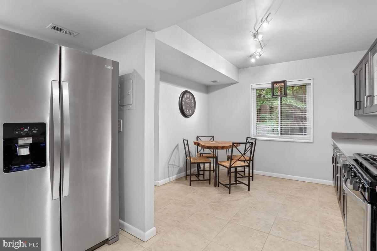 NORTHGATE SQUARE - Residential