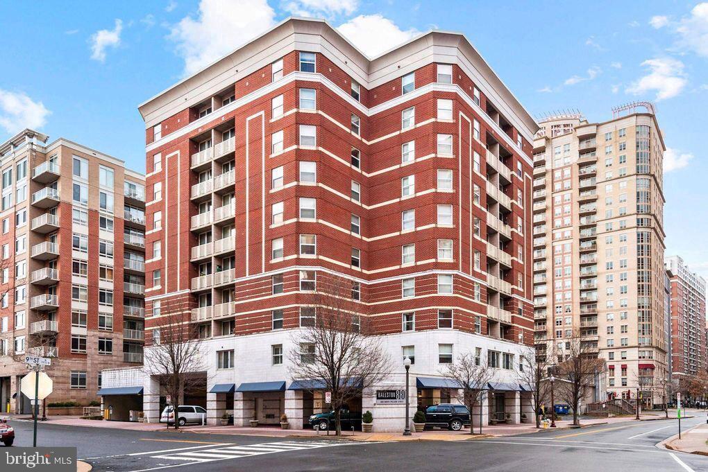 Like-new contemporary luxury condo located just 3 blocks from Ballston & Virginia Square Metro stations. Quiet location set back from street noise. Features include hardwood floors, open kitchen with granite countertops and stainless steel appliances, in-unit washer/dryer, and private balcony. Spacious primary bedroom with en-suite full bath. One assigned garage parking space included.
Building Amenities: Outdoor pool, fitness center, media room, party/meeting rooms, lounge with pool table, grills, and more. On-site property manager.
All new tenants must complete on-site orientation prior to move in. Move in fee - $750.00 Refundable elevator deposit - $500.00.
Pets Considered w/ $200.00 non-refundable fee to condo association and $500.00 refundable deposit to Peake Property Management
All applicants much meet the following criteria
1. Verifiable gross income of at least 3x the monthly rent
2. Credit score of 675 or above
3. No evictions of landlords judgements
4. Application with more favorable terms will be processed first
* This includes but is not limited to: No pets, longer lease, higher rent offered vs list price. Applications will be evaluated based on qualifications met, not necessarily in the order received.