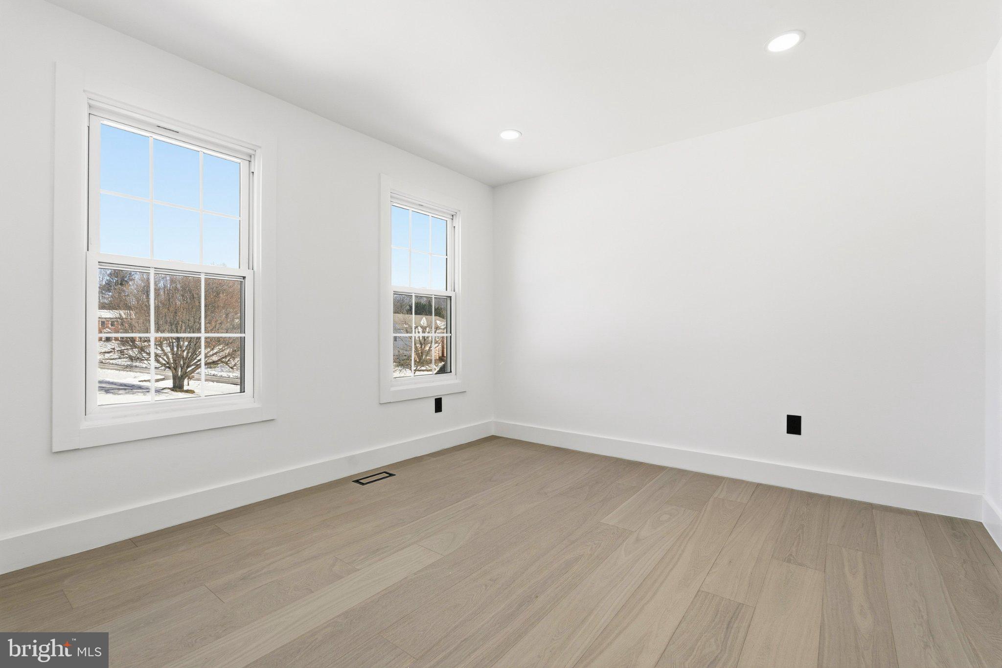 SHAKER WOODS - Residential