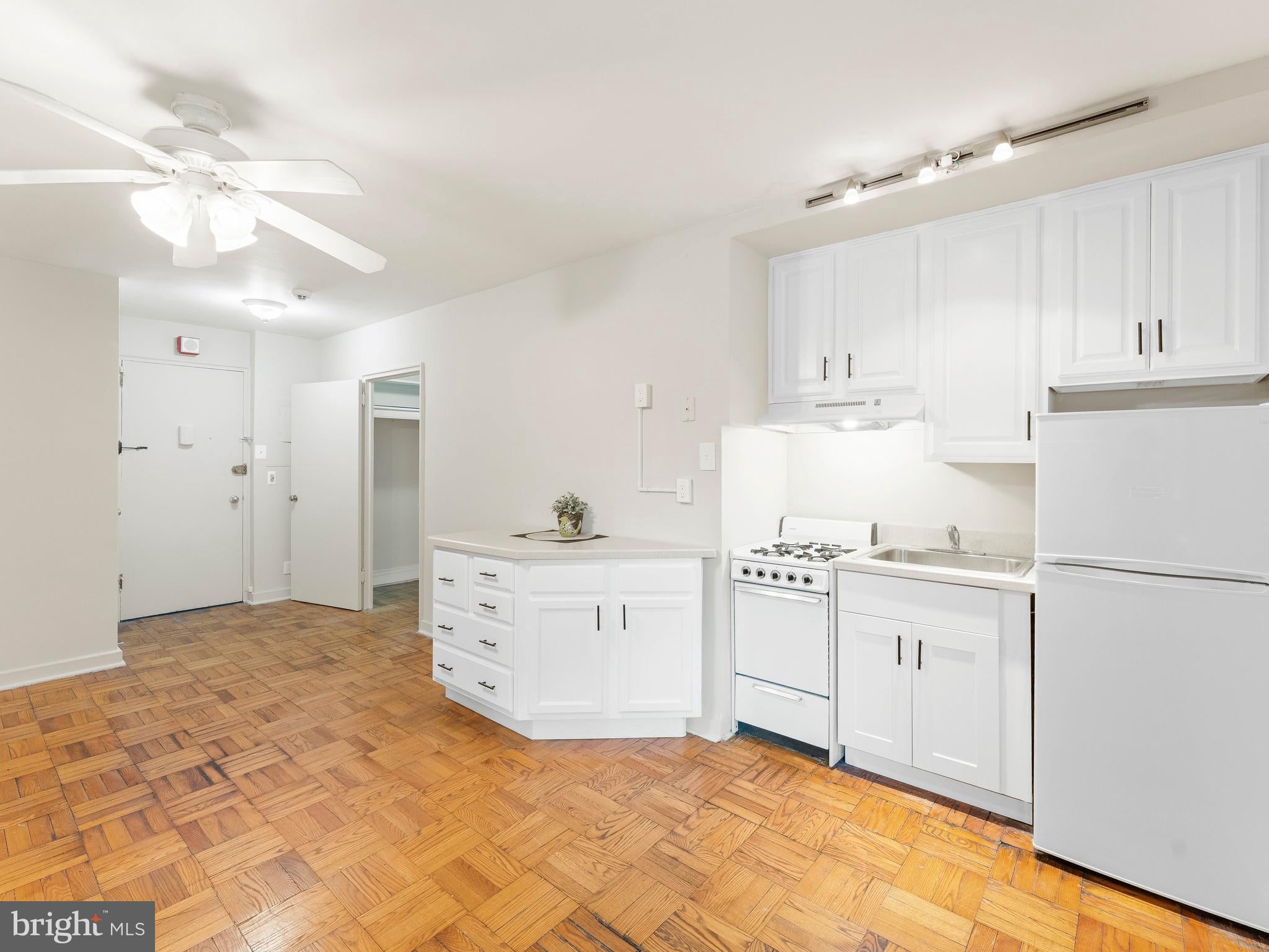 2601 PENNSYLVANIA AVENUE 00 127