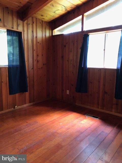 KEYES FERRY ACRES - Residential Lease