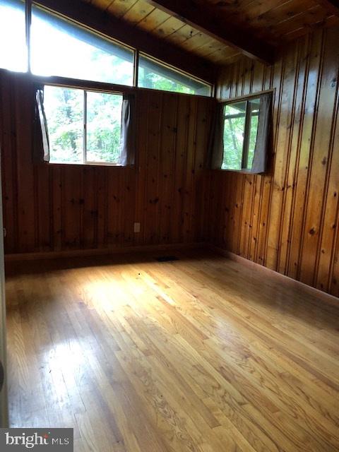 KEYES FERRY ACRES - Residential Lease