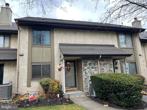 Condo For Sale - 60 Hampshire Drive<br/> PLAINSBORO, NJ 08536