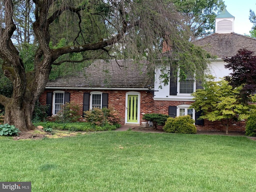 Photo of 1364 COUNTRY CLUB DR, LANCASTER, PA 17601 (MLS # PALA2042208)