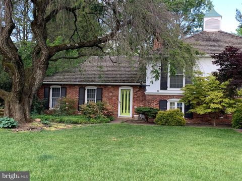 Photo of 1364 COUNTRY CLUB DR, LANCASTER, PA 17601 (MLS # PALA2042208)