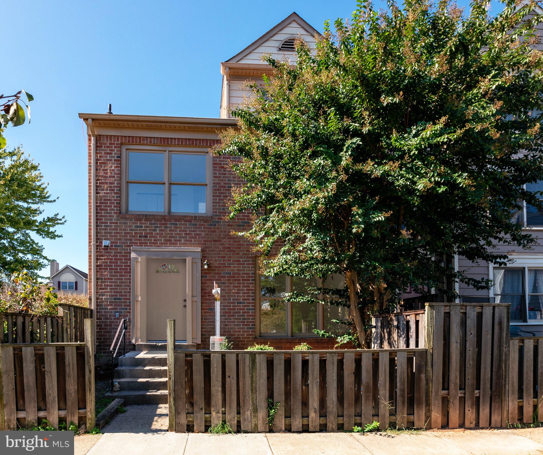 STONINGTON CONDOMINIUMS - Residential Lease