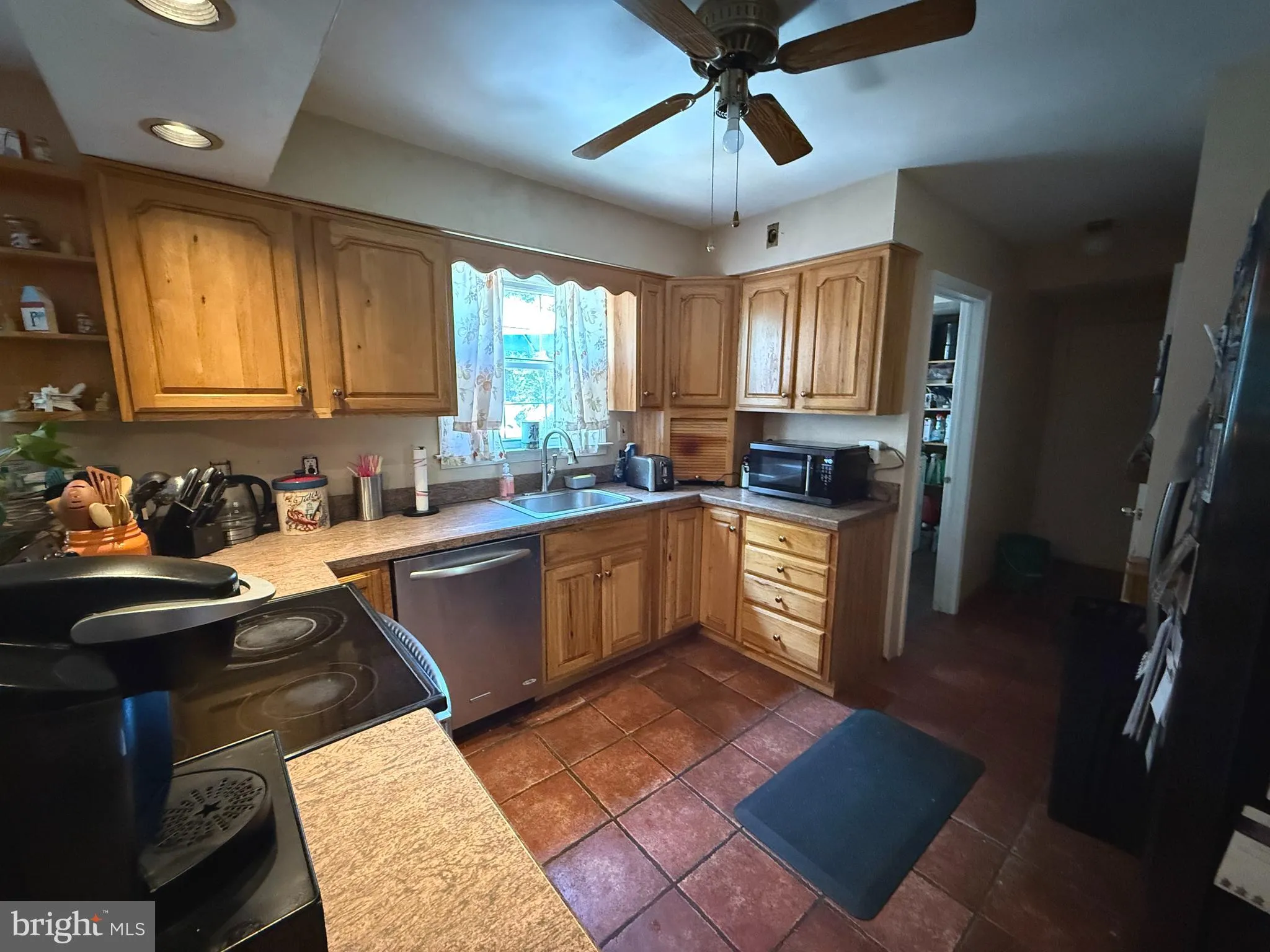 Woodbury, New Jersey 08096, United States, 6 Bedrooms Bedrooms, ,4 BathroomsBathrooms,Residential,Active,189200