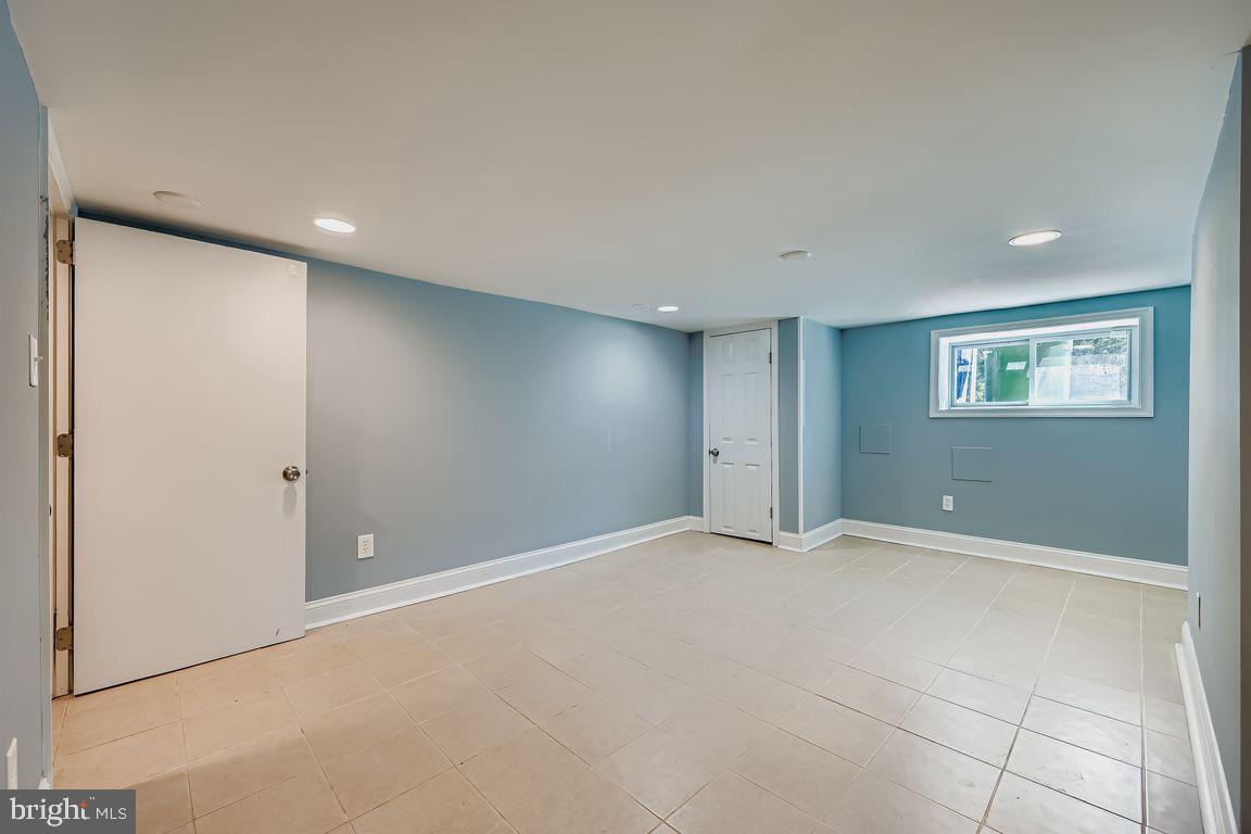 BROADWAY EAST - Residential