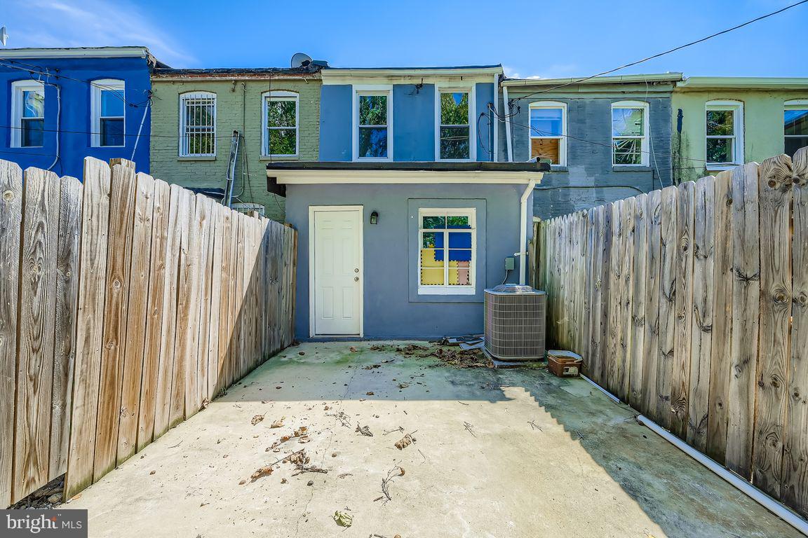 BROADWAY EAST - Residential