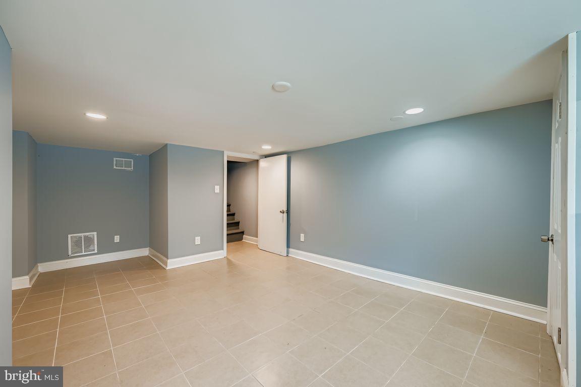 BROADWAY EAST - Residential