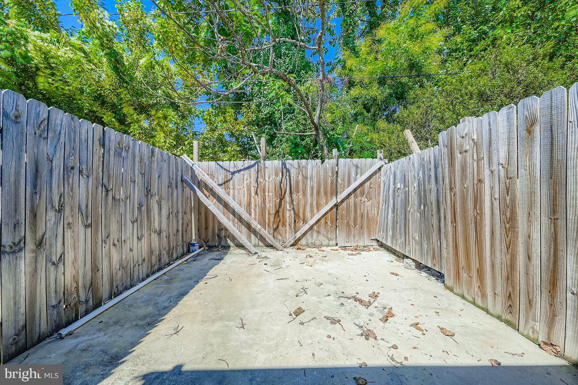 BROADWAY EAST - Residential