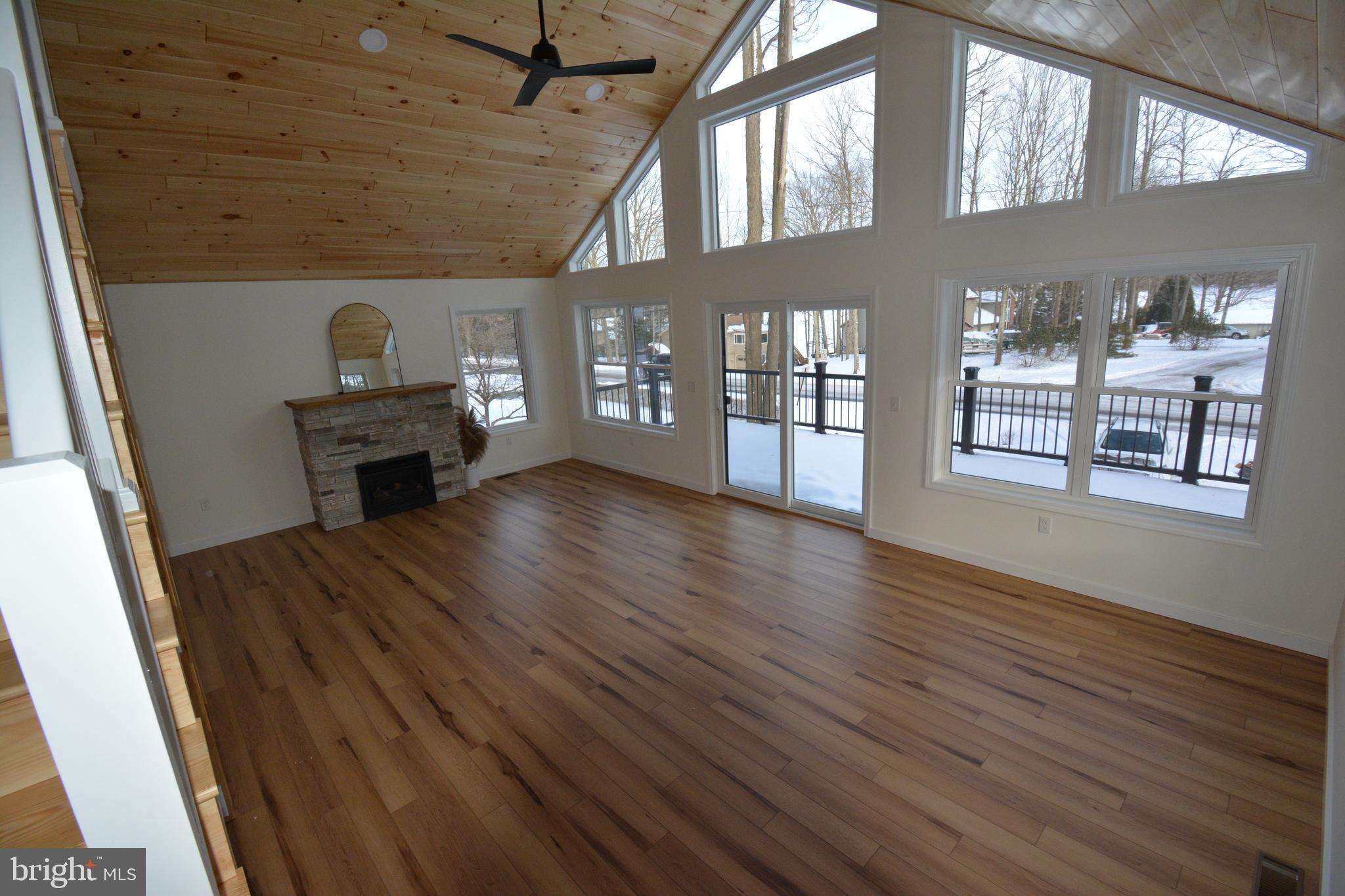 TREASURE LAKE - Residential