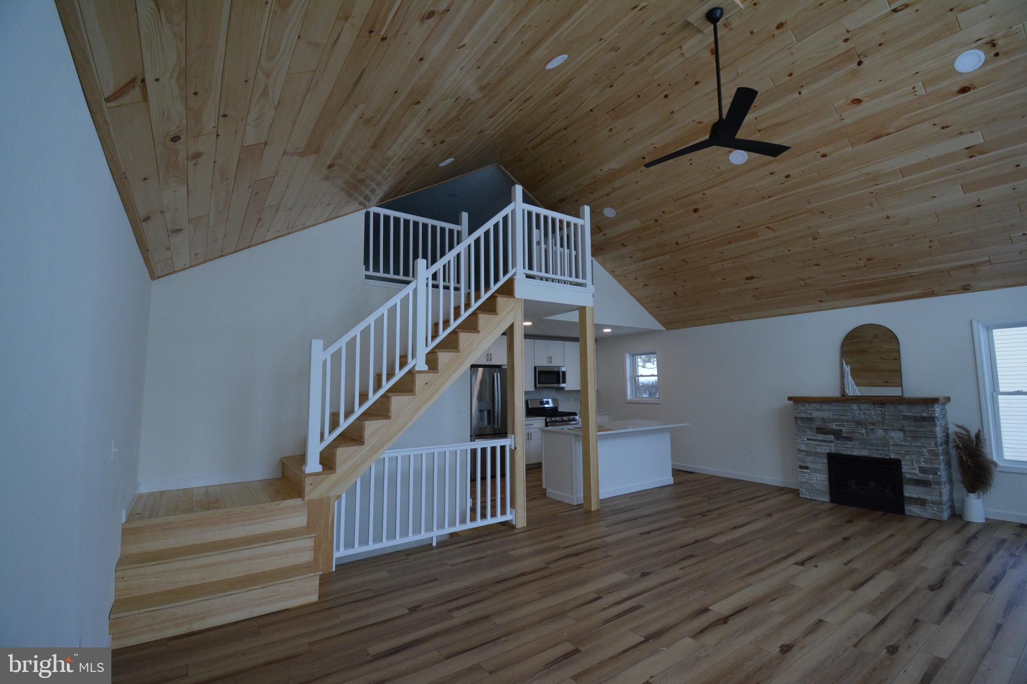 TREASURE LAKE - Residential