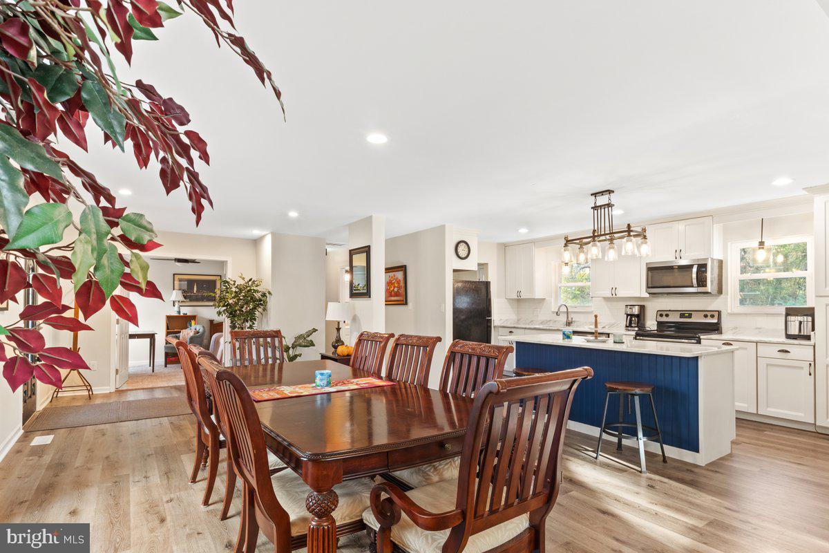 517 W RIVERSIDE DRIVE