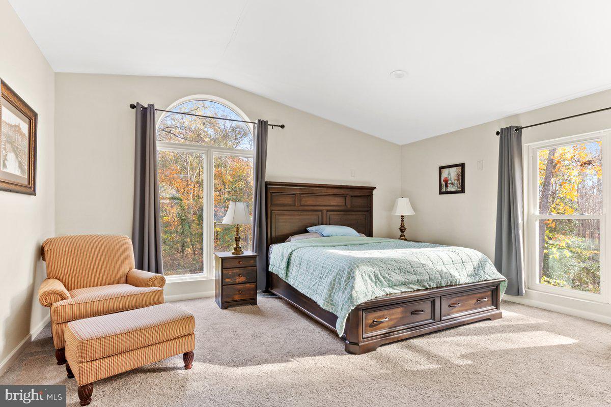 517 W RIVERSIDE DRIVE