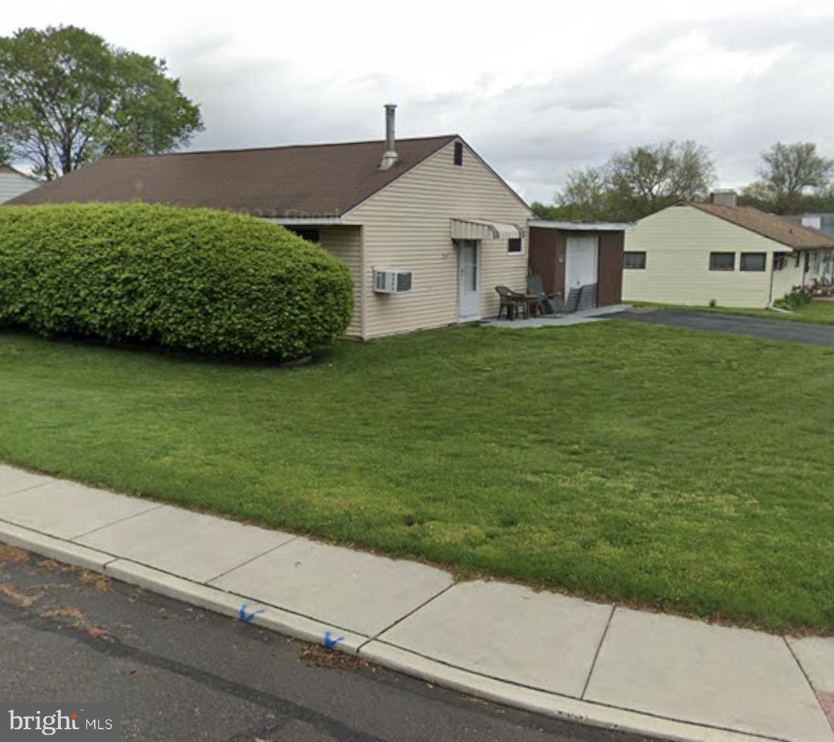 265 WYANDOTTE ROAD