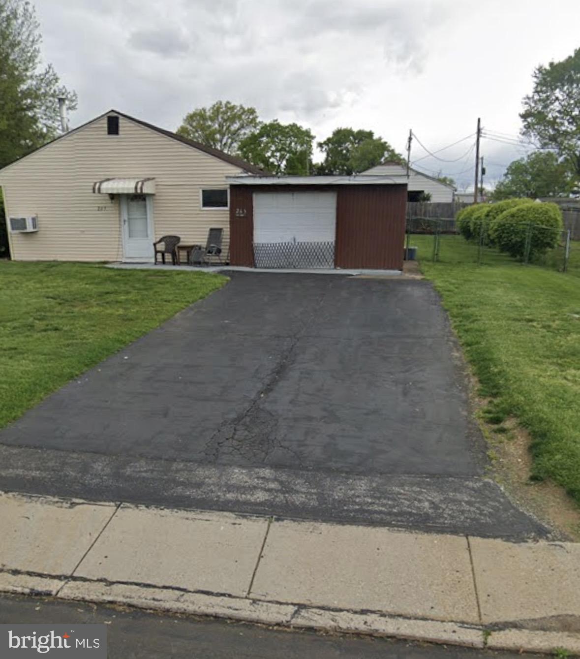 265 WYANDOTTE ROAD