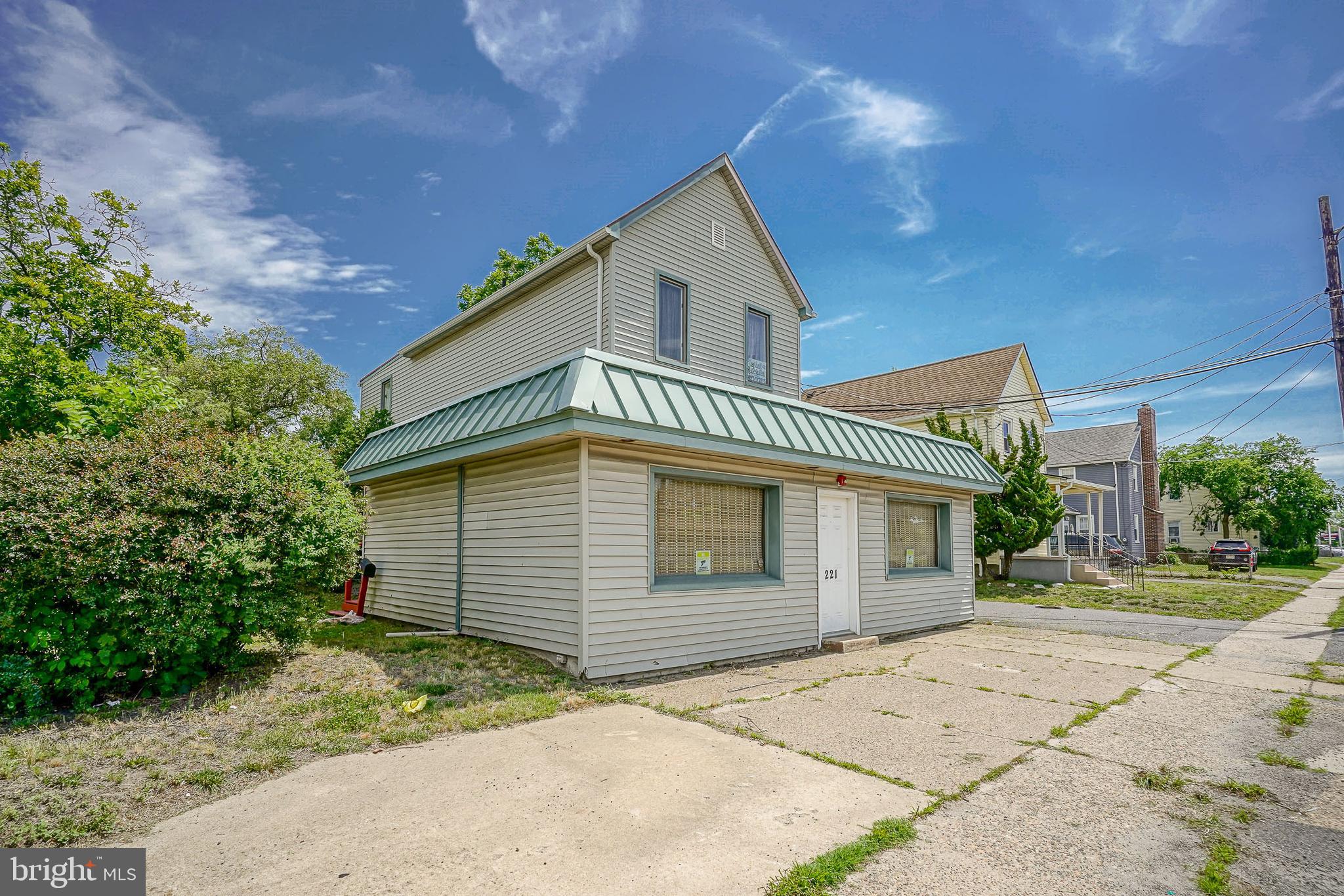 221 WHITE HORSE PIKE