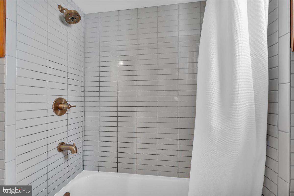 GIRARD ESTATES - Residential