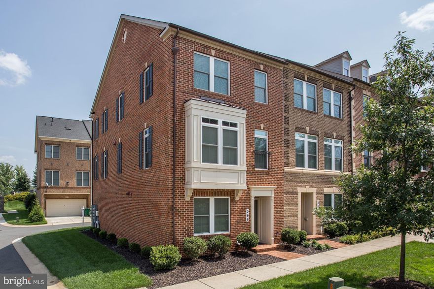 Beautiful, like new, NVR built, true end unit town home in one of Gaithersburg's premier communities! Many extras include bay window, family room and MBR extension, all brick! Beautiful hard wood floors. Granite and stainless gourmet kitchen. Residents of the Parklands enjoy community pool, tennis, fitness center, walk to MARC, mins to Kentlands, Crown and Rio.270 interchange underway coming 2020.