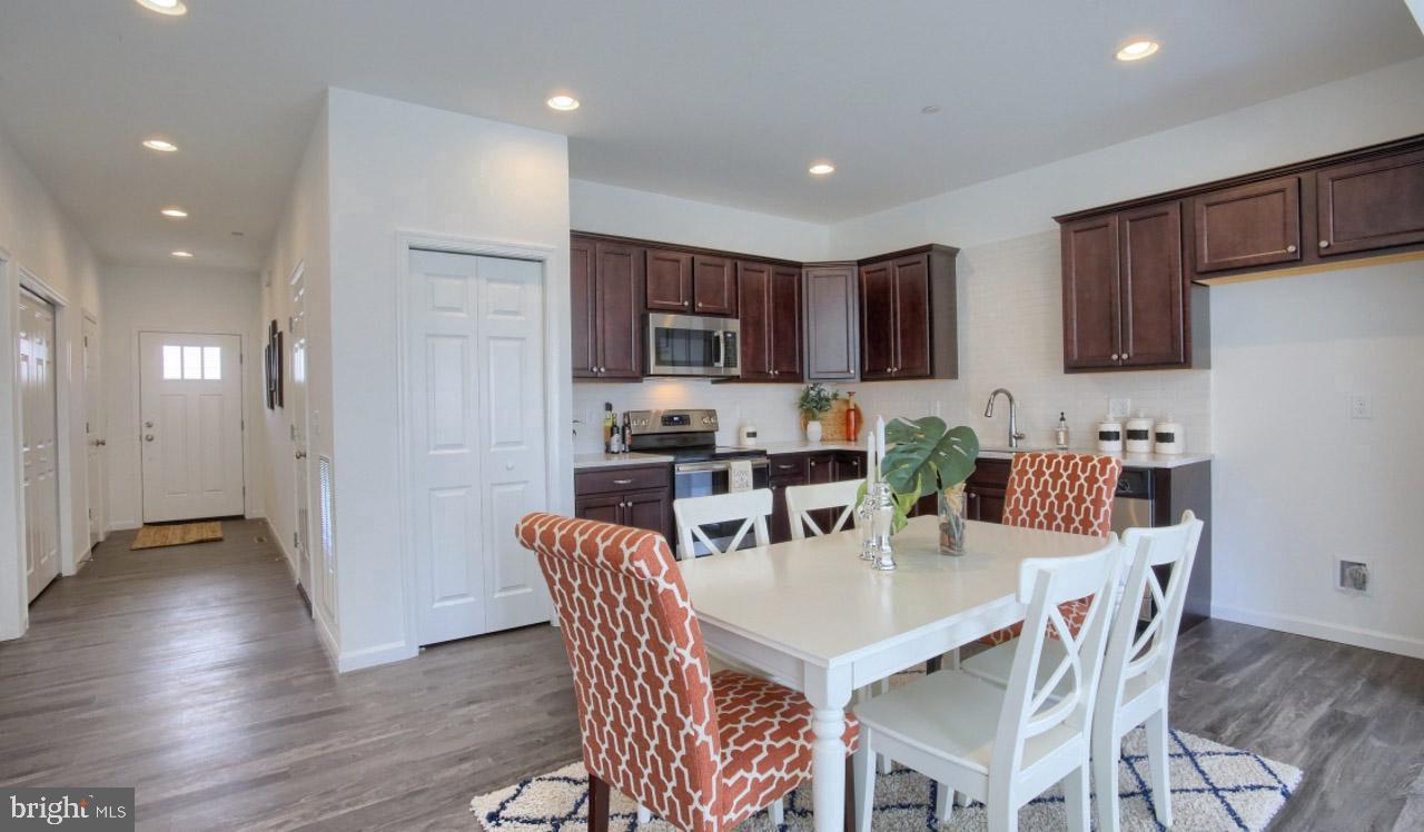 1706 SHADY LANE