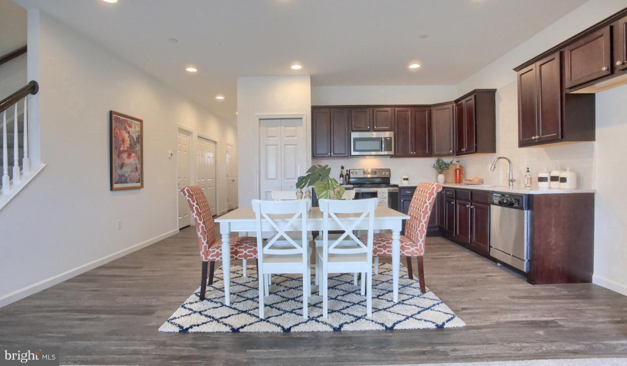 1706 SHADY LANE