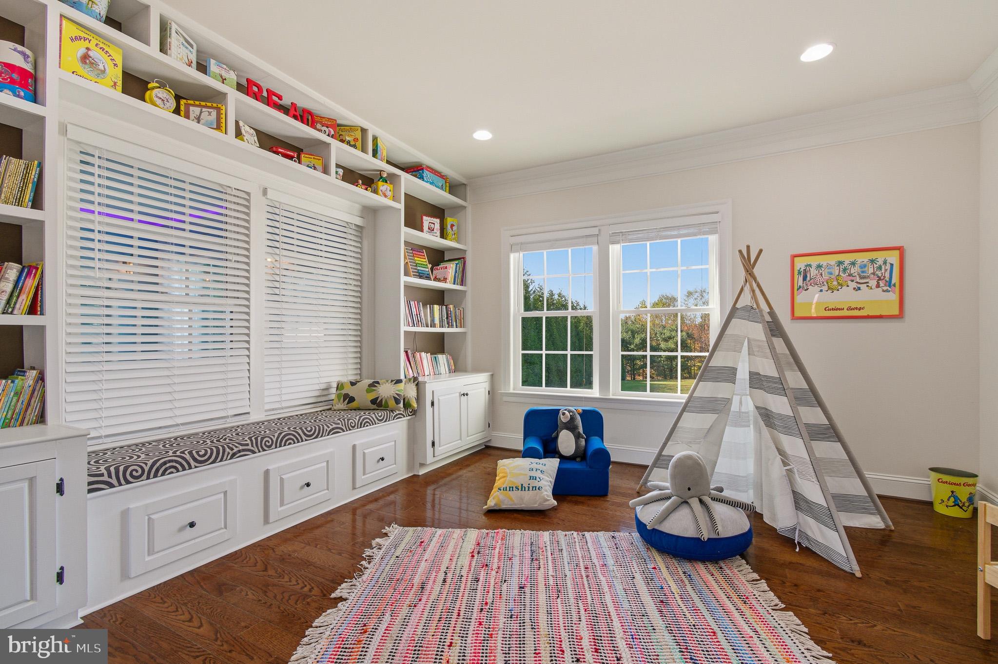 THE WARFIELDS II - Residential