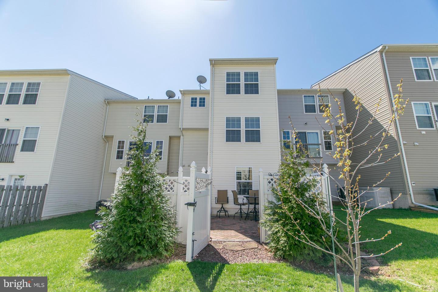 RIVERSIDE VILLAGES - Residential