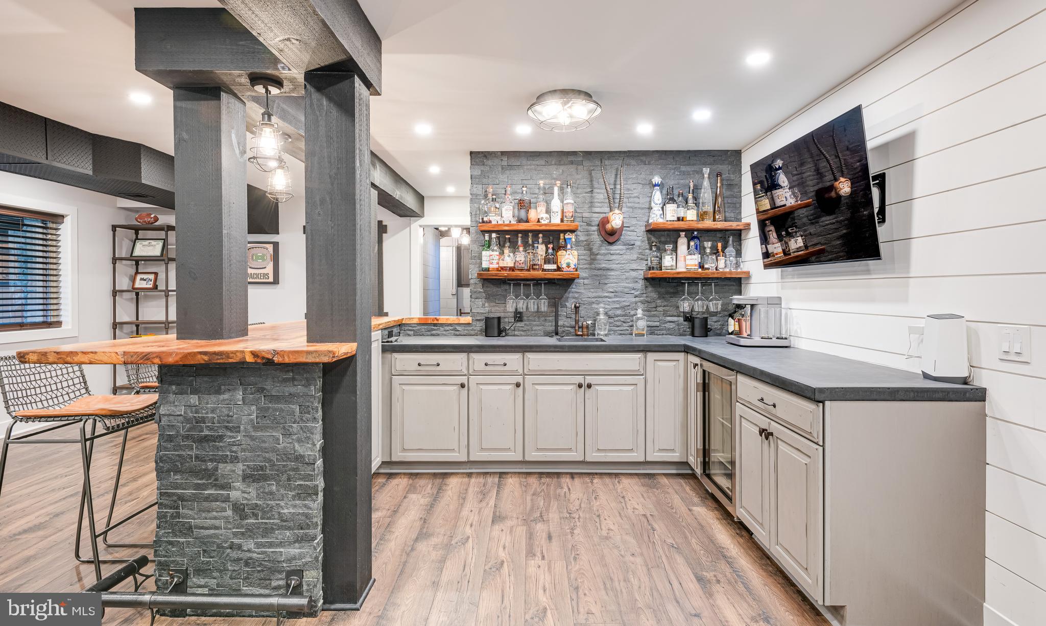 RADNOR HUNT - Residential