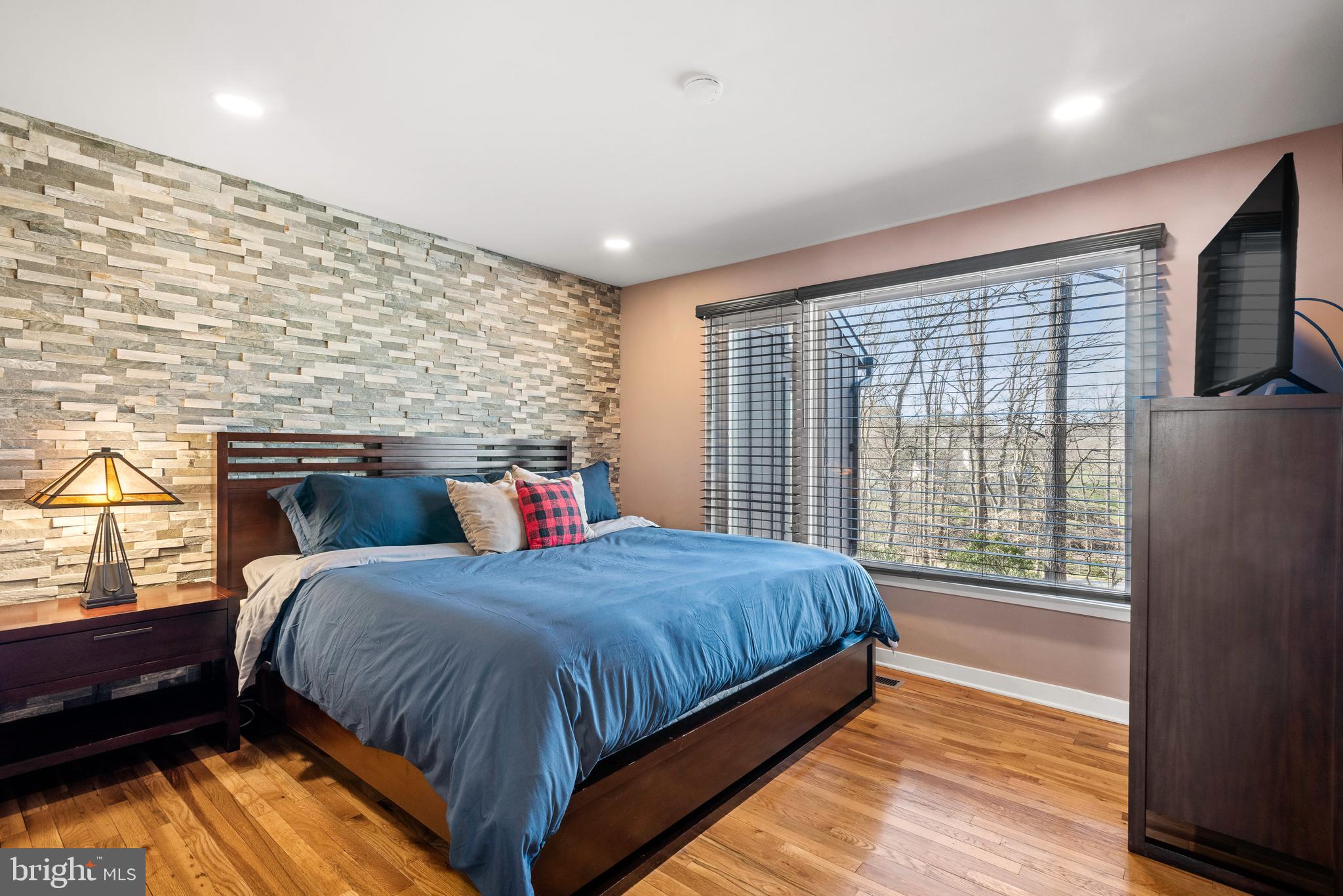 RADNOR HUNT - Residential