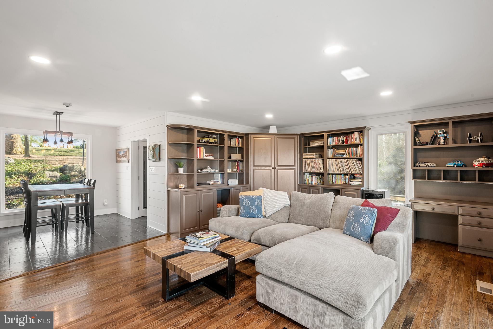 RADNOR HUNT - Residential