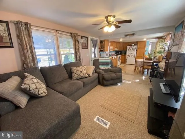 Kutztown, Pennsylvania 19530, United States, 2 Bedrooms Bedrooms, ,2 BathroomsBathrooms,Residential,Pending,32996