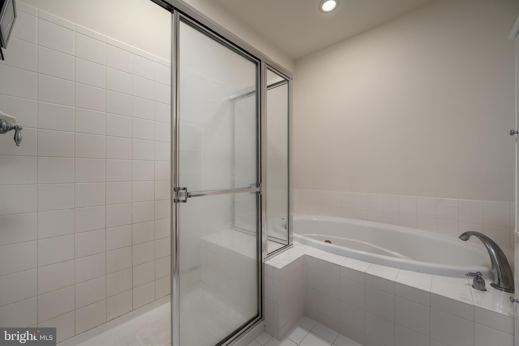 SUNSET ISLAND - Residential