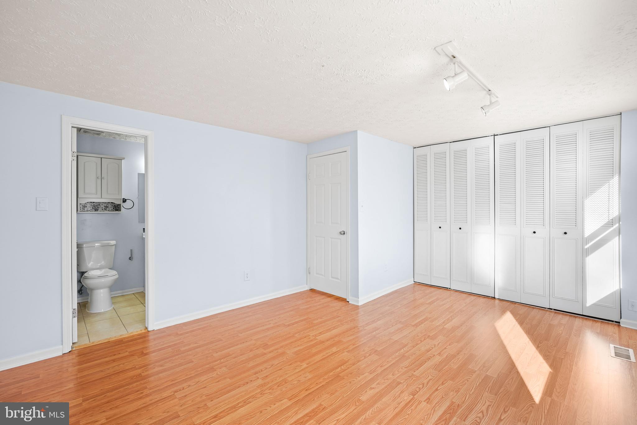 FAIRFAX - Residential