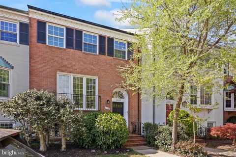 Photo of 1519 Belle Haven Road, ALEXANDRIA, VA 22307 (MLS # VAFX2302292)