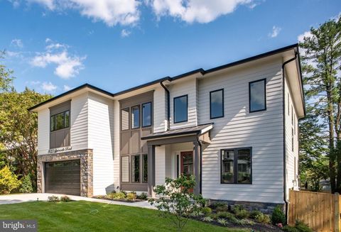 Photo of 8023 Lewinsville Road, MCLEAN, VA 22102 (MLS # VAFX2277936)