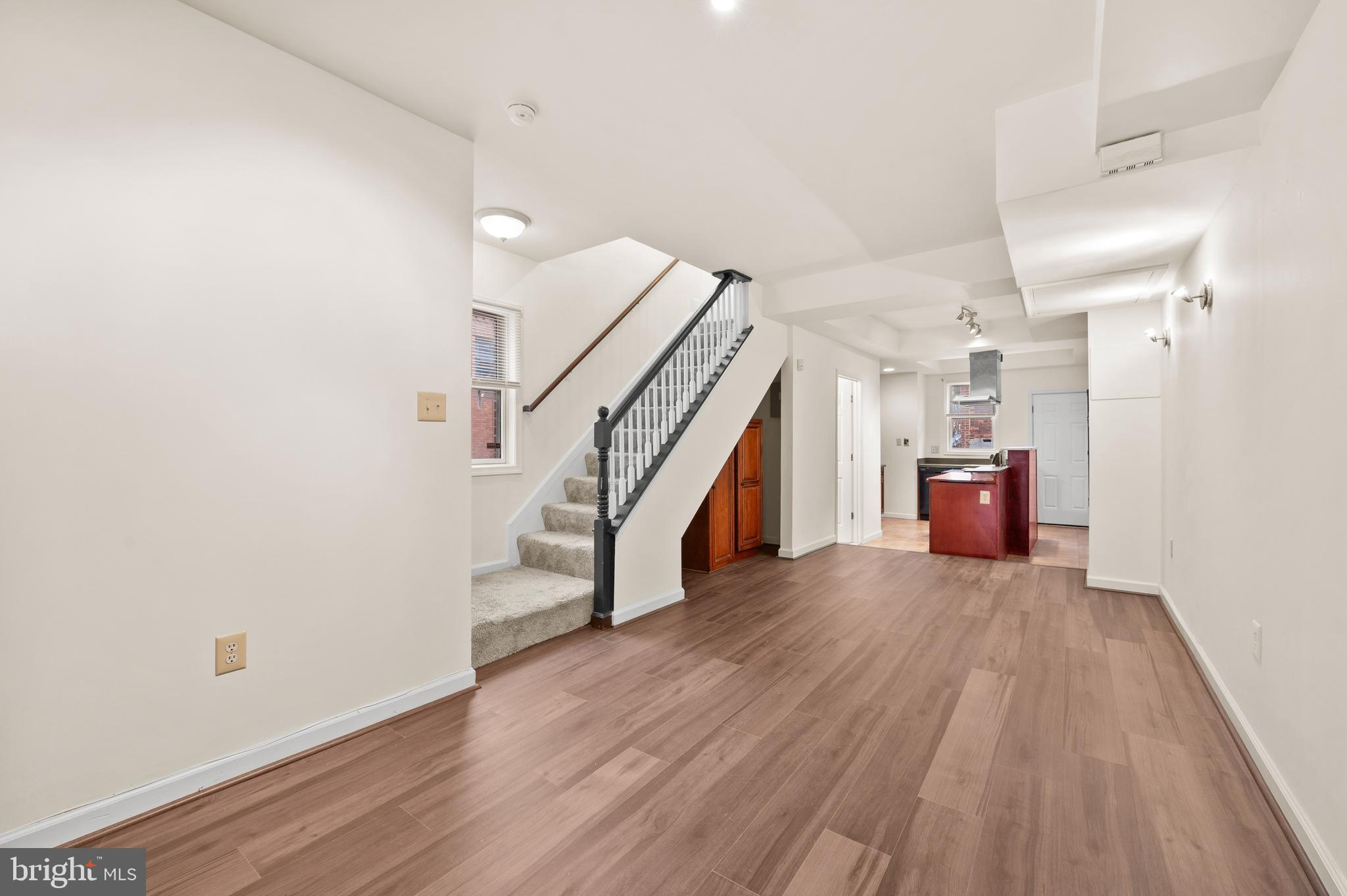 901 W BARRE STREET
