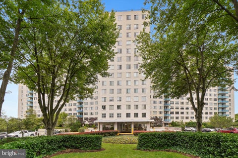 Condo For Sale - 10500 Rockville Pike #304<br/> ROCKVILLE, MD 20852