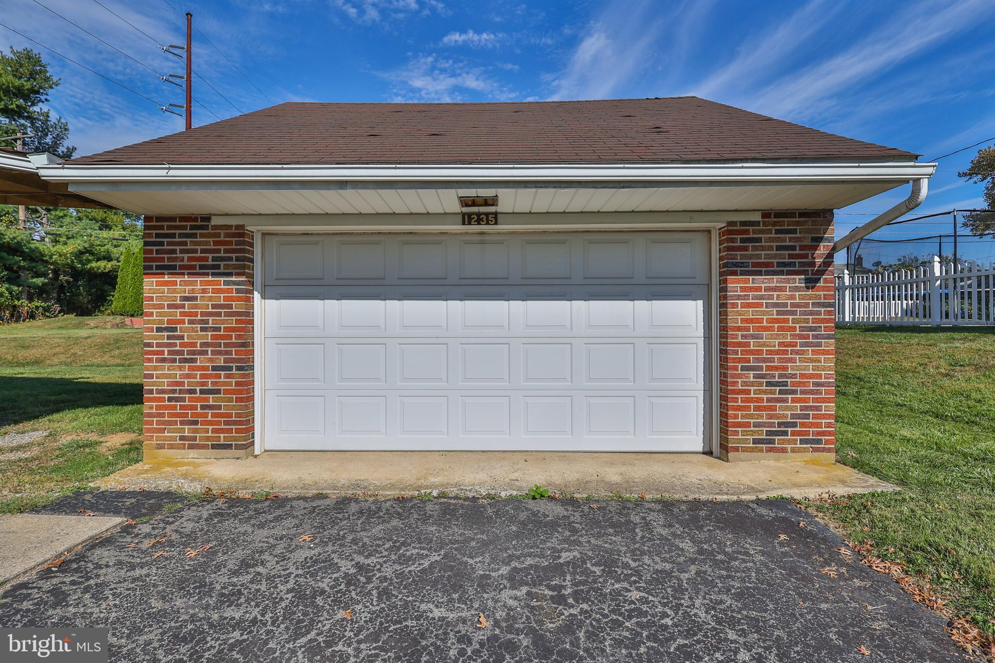 1235 W LIVINGSTON STREET