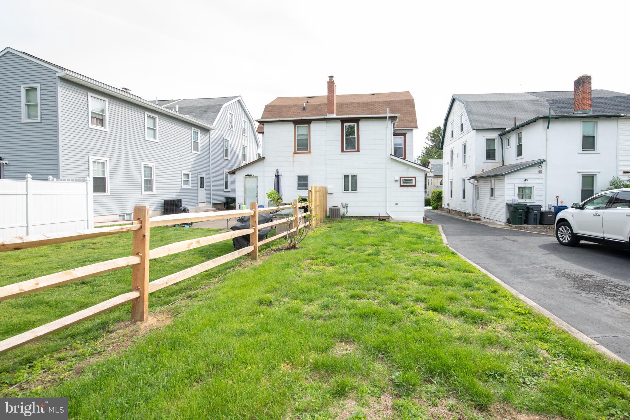 BRENTWOOD MANOR - Residential