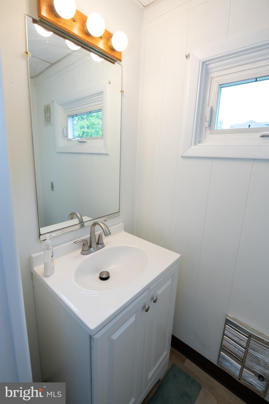 BRENTWOOD MANOR - Residential