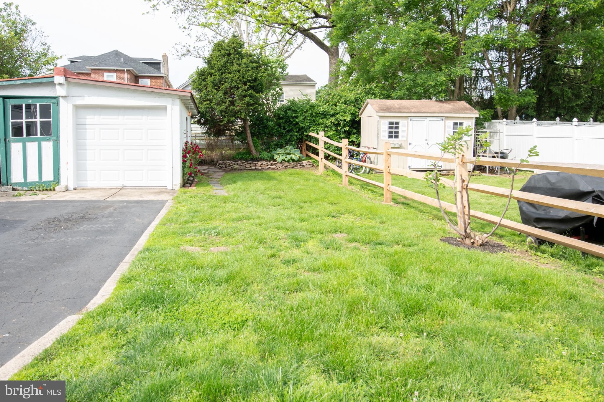 BRENTWOOD MANOR - Residential