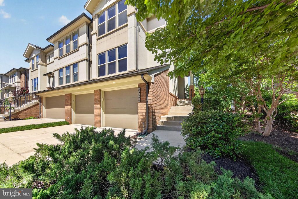 Photo of 23394 Evening Primrose Sq, ASHBURN, VA 20148 (MLS # VALO2122748)