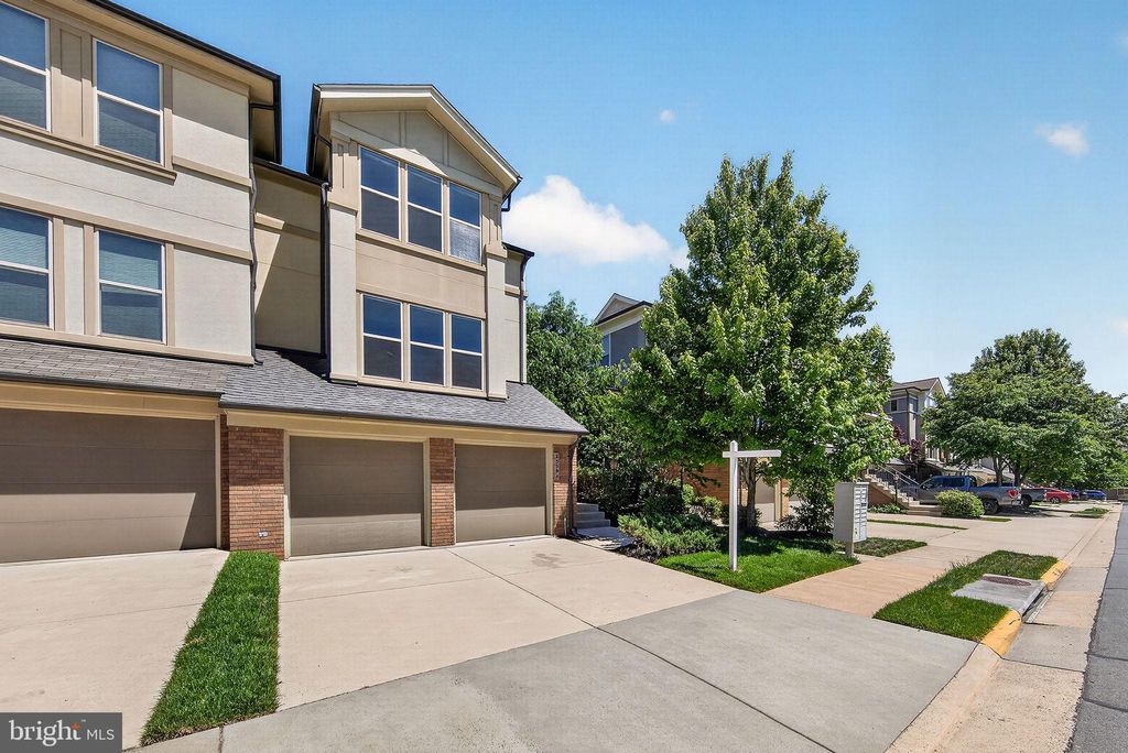 Photo of 23394 Evening Primrose Sq, ASHBURN, VA 20148 (MLS # VALO2122748)