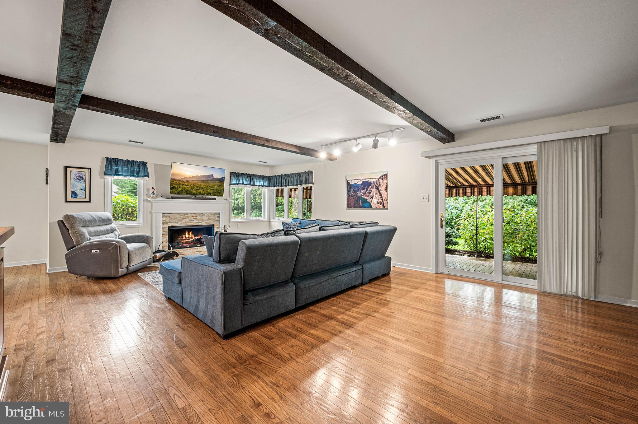 353 DEVON WAY 353