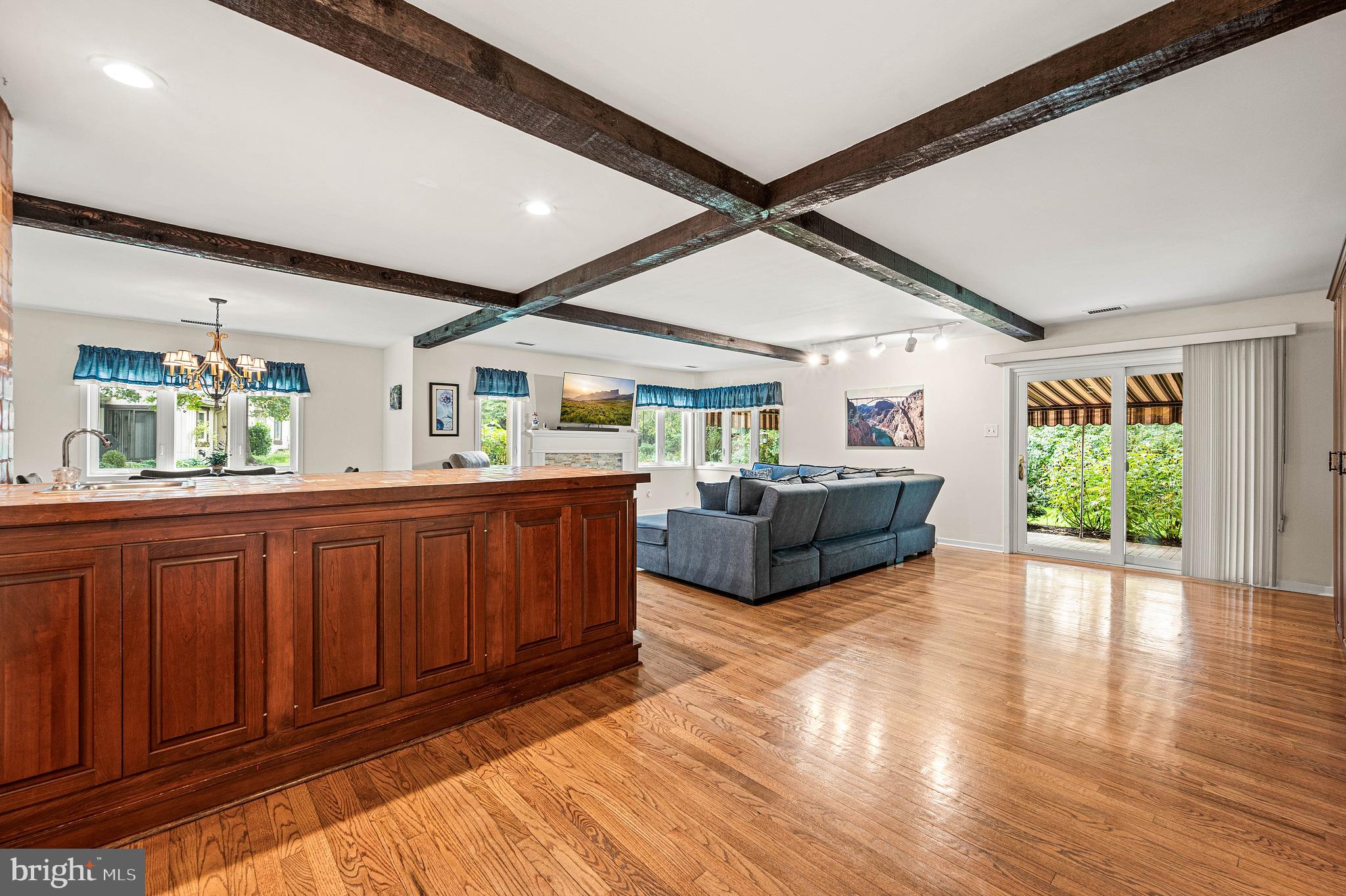 353 DEVON WAY 353