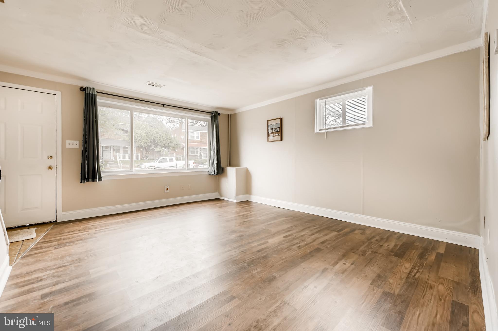 HOLLINSWOOD - Residential