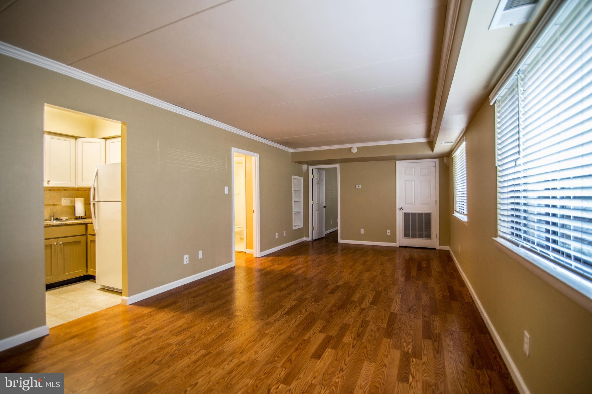 COUNTRY CLUB GREEN - Residential