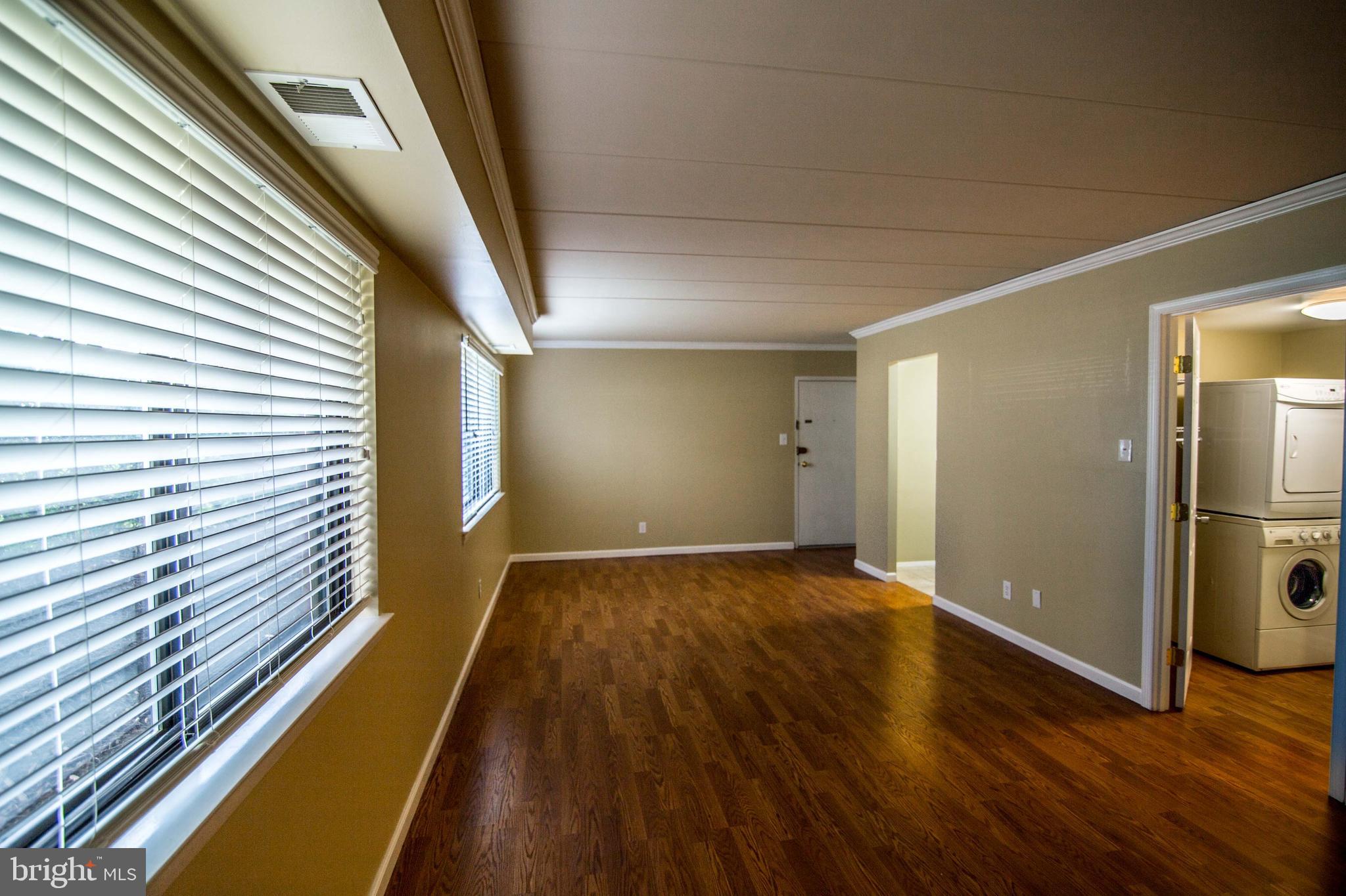 COUNTRY CLUB GREEN - Residential