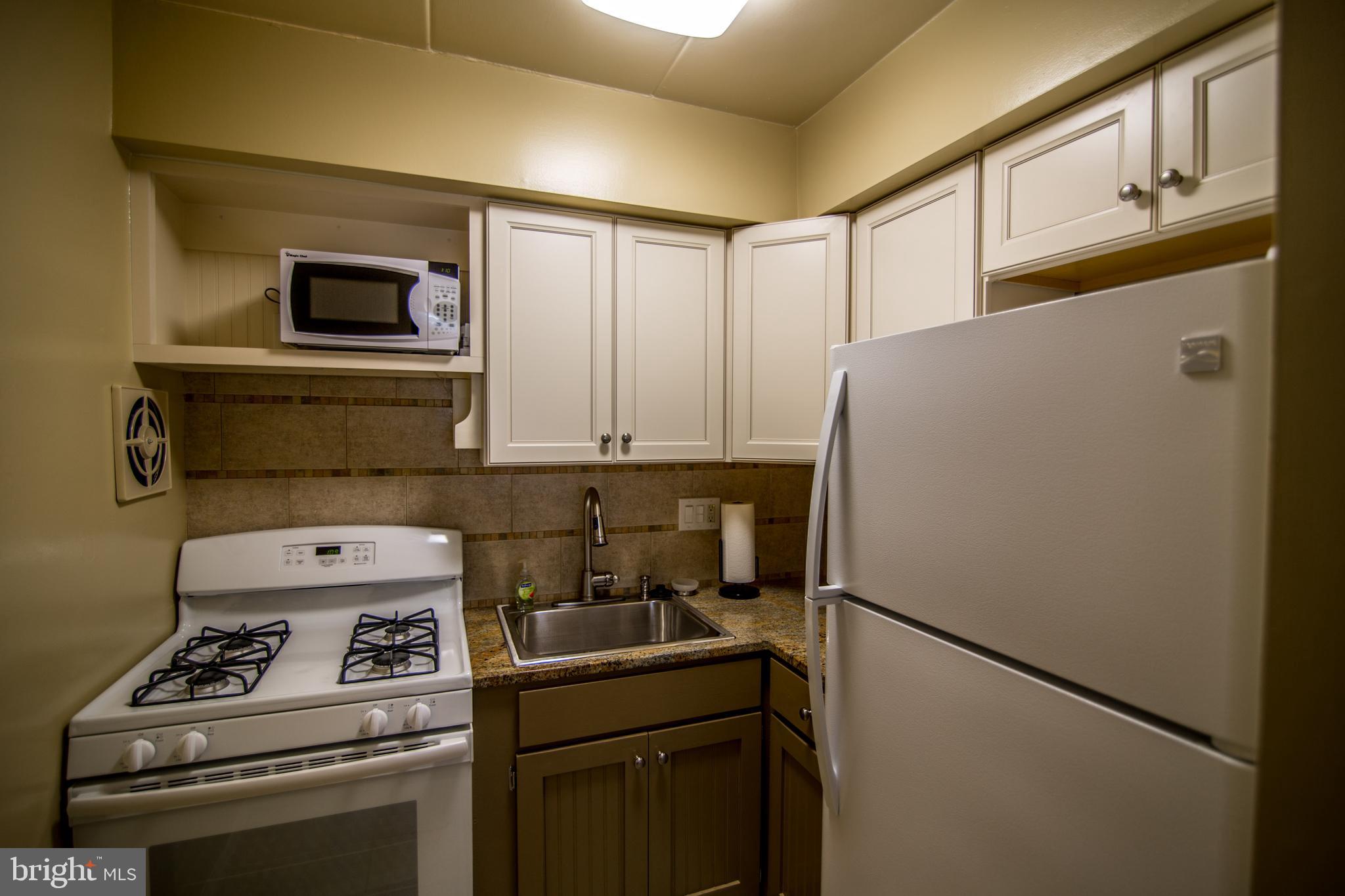 COUNTRY CLUB GREEN - Residential